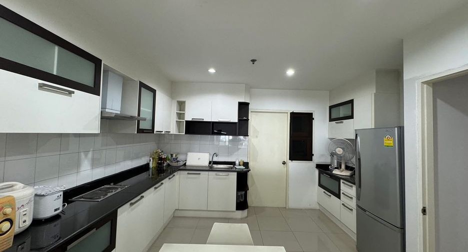 Wohnung zur Miete mit 3 Zimmer in Mueang Nonthaburi, Nonthaburi