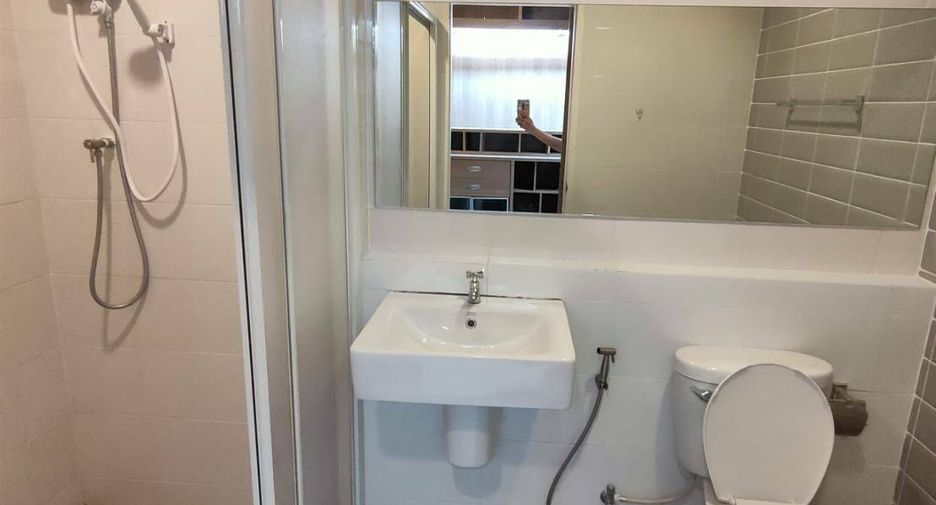 For sale and for rent 2 bedrooms condo in Huai Khwang, Bangkok