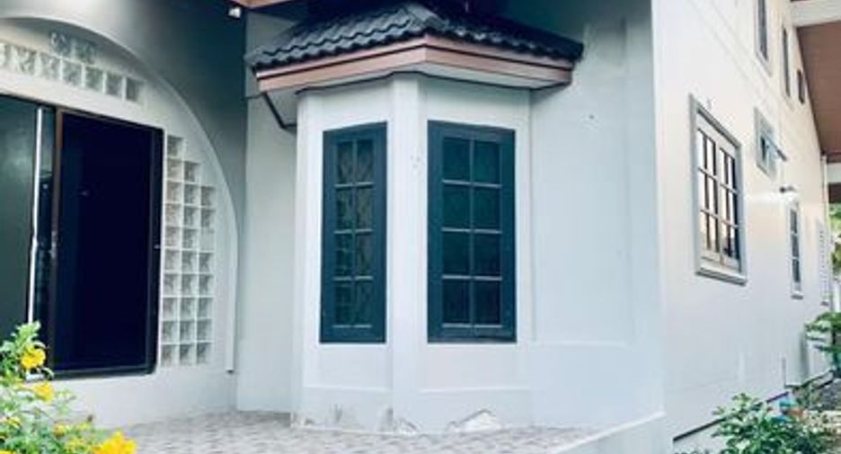 Casa en alquiler de 3 habitaciones en Lam Luk Ka, Pathum Thani