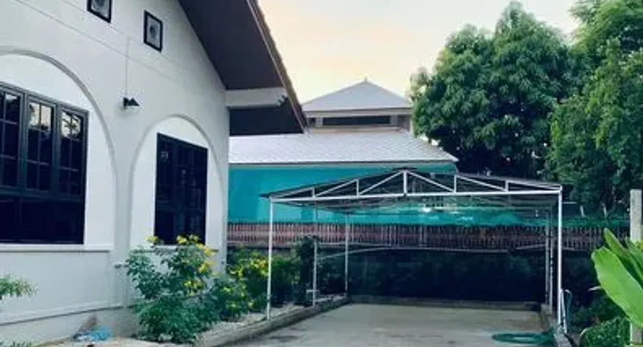 Casa en alquiler de 3 habitaciones en Lam Luk Ka, Pathum Thani
