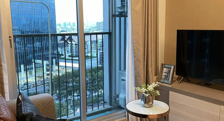 For sale and for rent 2 bedrooms condo in Huai Khwang, Bangkok