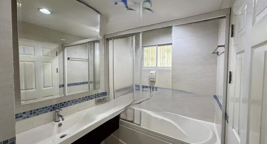 For sale 1 bed condo in Huai Khwang, Bangkok