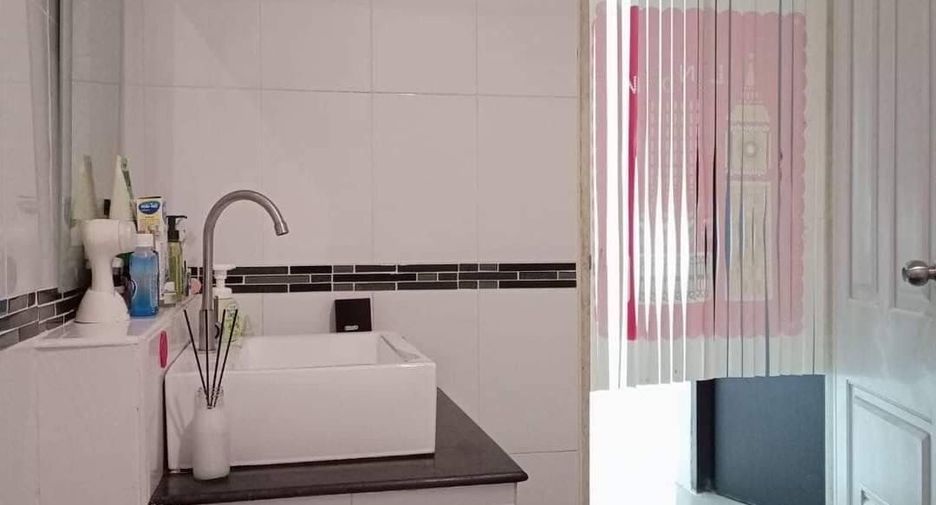 For sale 2 bedrooms townhouse in Mueang Udon Thani, Udon Thani