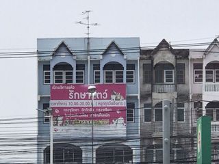 For rent and for sale 4 bedrooms townhouse in Pak Kret, Nonthaburi