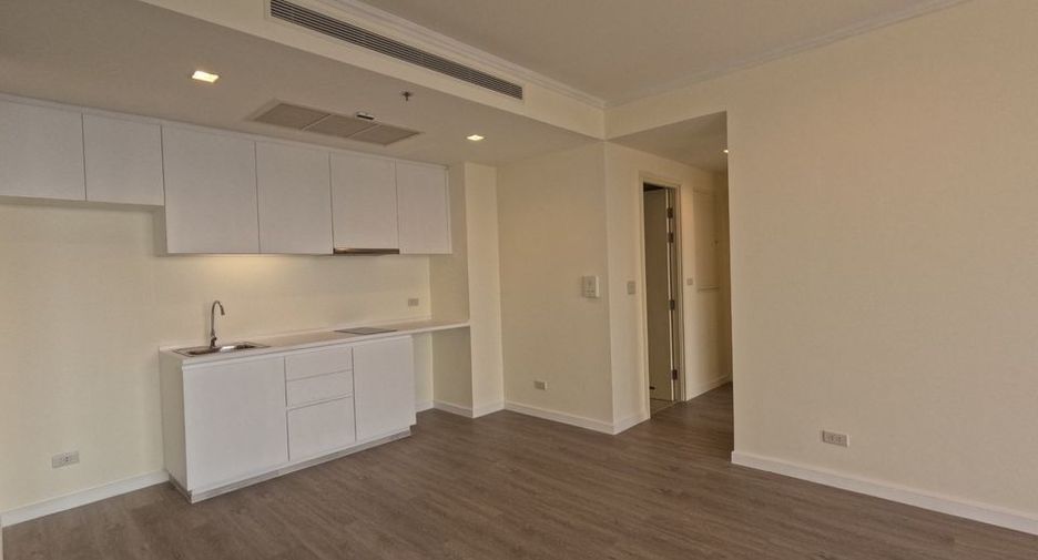 For sale 2 bedrooms condo in Yan Nawa, Bangkok