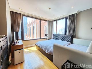 For sale 2 bedrooms condo in Khlong Toei, Bangkok