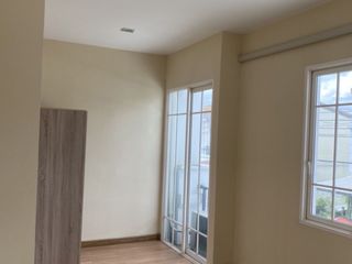 Продажа 4 спальни таунхаус в Буенг Кум, Бангкок