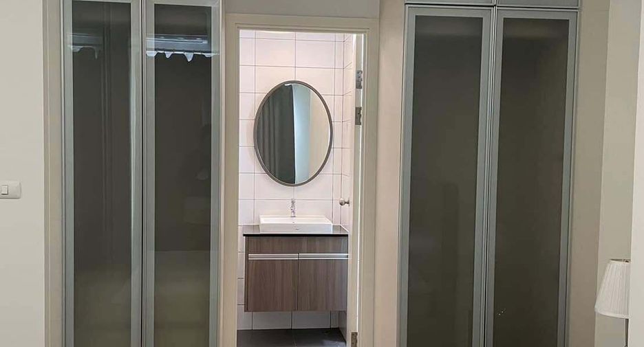 For sale 1 bed condo in Huai Khwang, Bangkok