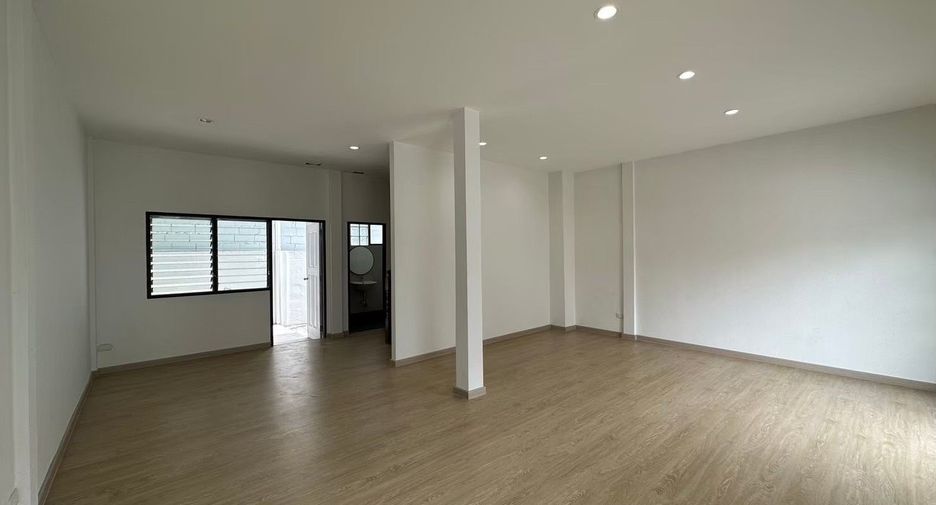 For sale 3 bedrooms townhouse in Mueang Nonthaburi, Nonthaburi