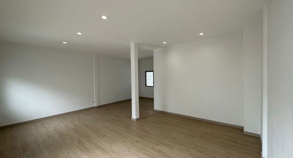 For sale 3 bedrooms townhouse in Mueang Nonthaburi, Nonthaburi