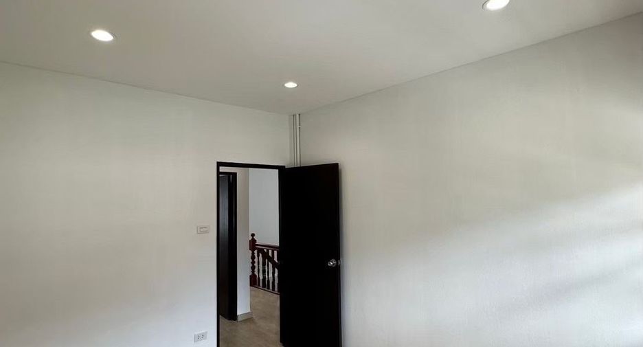 For sale 3 bedrooms townhouse in Mueang Nonthaburi, Nonthaburi