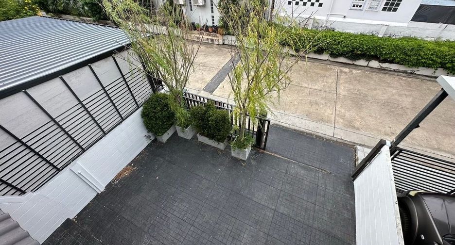 For sale 3 bedrooms townhouse in Mueang Nonthaburi, Nonthaburi