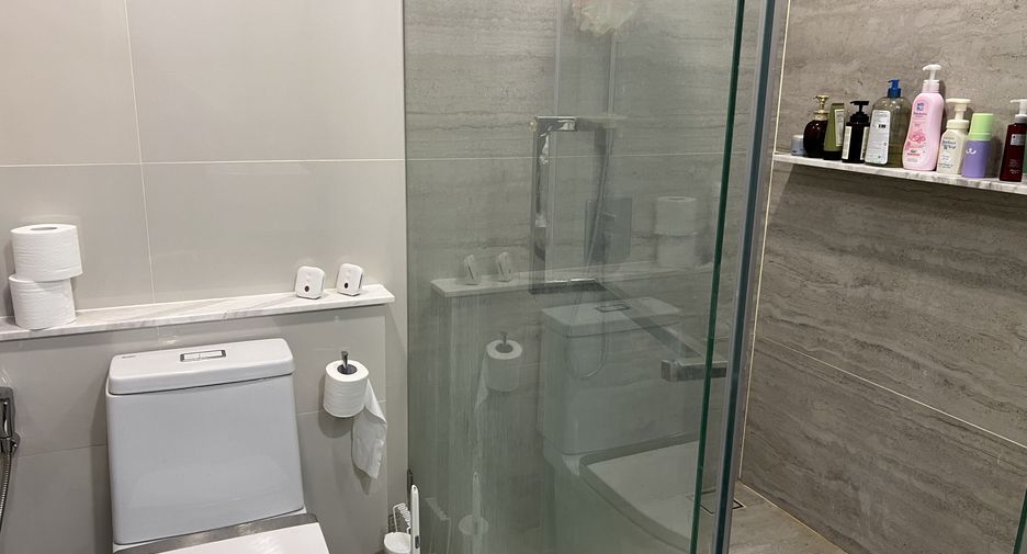 For sale 2 bedrooms condo in Mueang Samut Prakan, Samut Prakan