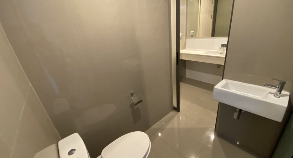 For sale 1 bed condo in Khlong Toei, Bangkok