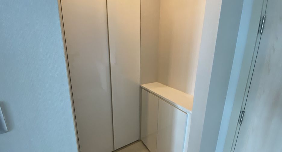 For sale 1 bed condo in Khlong Toei, Bangkok