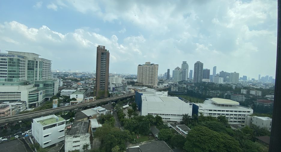 For sale 1 bed condo in Khlong Toei, Bangkok
