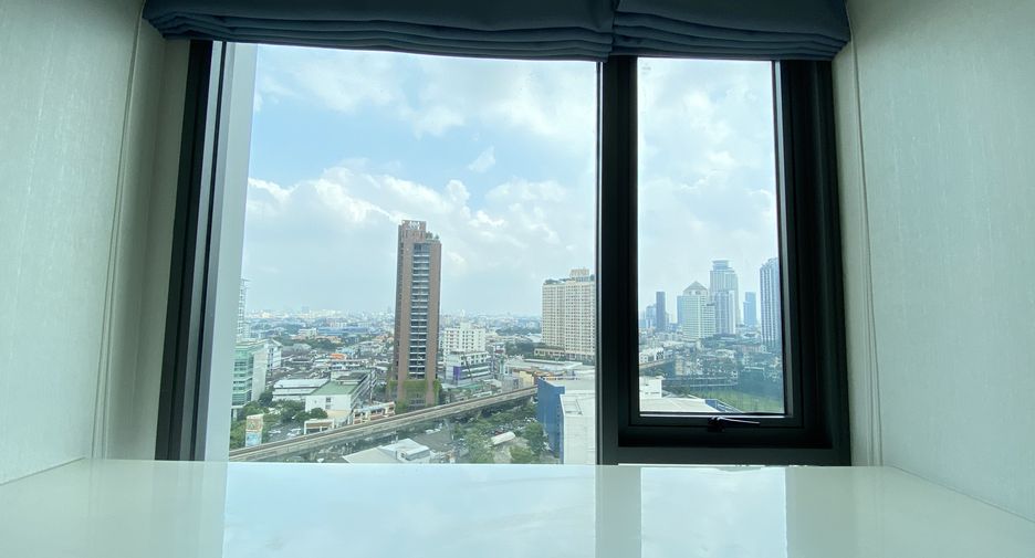 For sale 1 bed condo in Khlong Toei, Bangkok