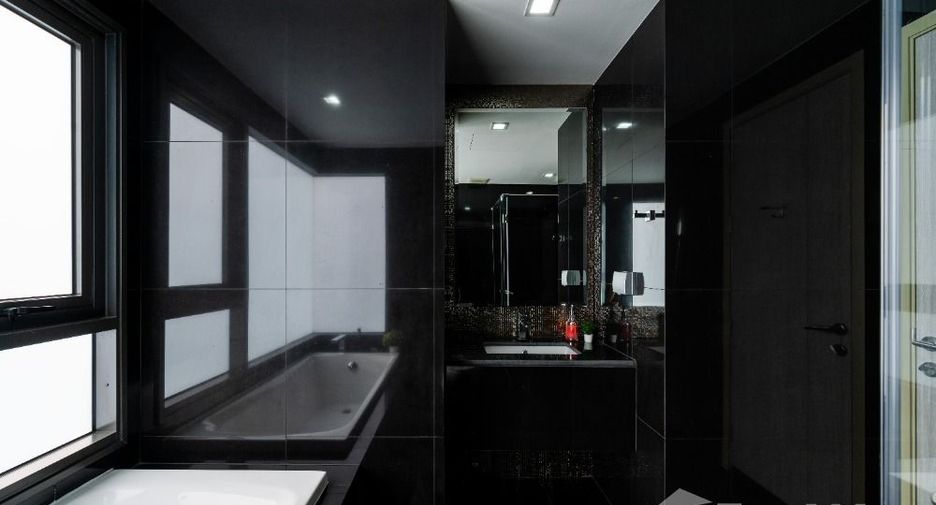 For sale 2 bedrooms condo in Khlong Toei, Bangkok