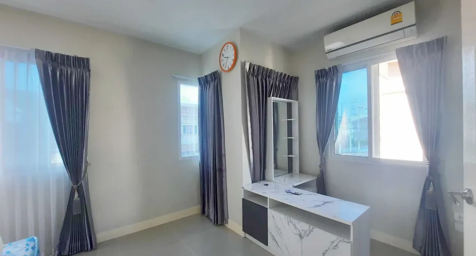 À louer 3 chambres maison de ville à Bang Bua Thong, Nonthaburi
