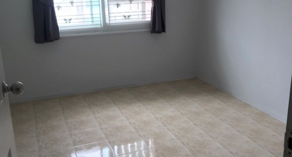 For sale 4 bedrooms townhouse in Mueang Samut Sakhon, Samut Sakhon