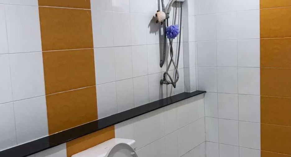 For sale 4 bedrooms townhouse in Mueang Samut Sakhon, Samut Sakhon