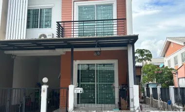 Casa adosada en venta de 4 habitaciones en Mueang Samut Sakhon, Samut Sakhon