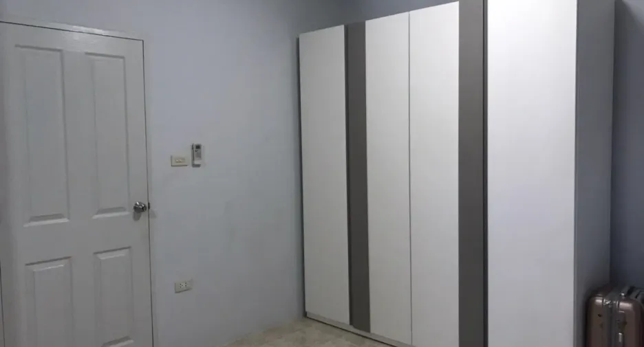 For sale 4 bedrooms townhouse in Mueang Samut Sakhon, Samut Sakhon