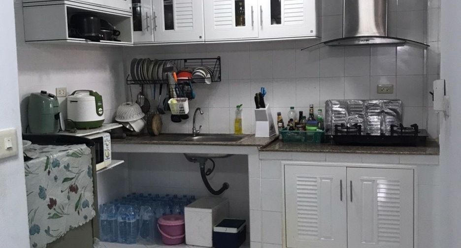 For sale 4 bedrooms townhouse in Mueang Samut Sakhon, Samut Sakhon