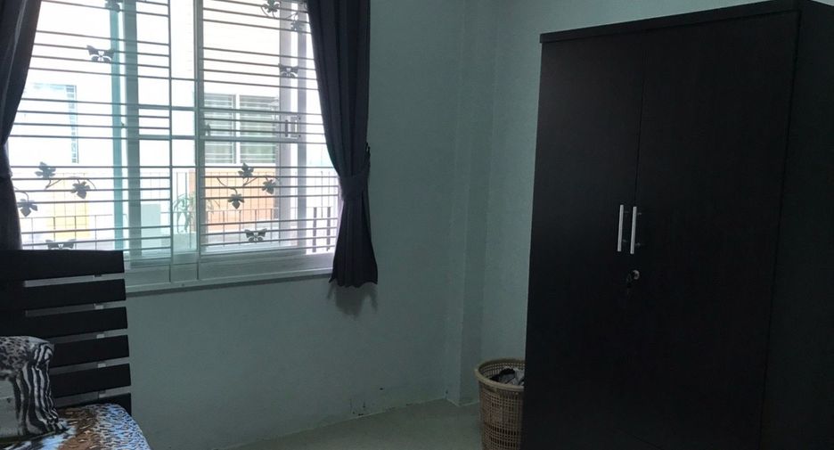 For sale 4 bedrooms townhouse in Mueang Samut Sakhon, Samut Sakhon