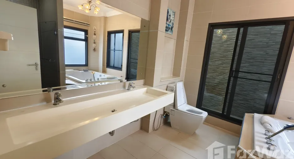 For rent 7 bedrooms house in Mueang Nonthaburi, Nonthaburi