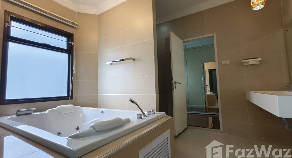 For rent 7 bedrooms house in Mueang Nonthaburi, Nonthaburi