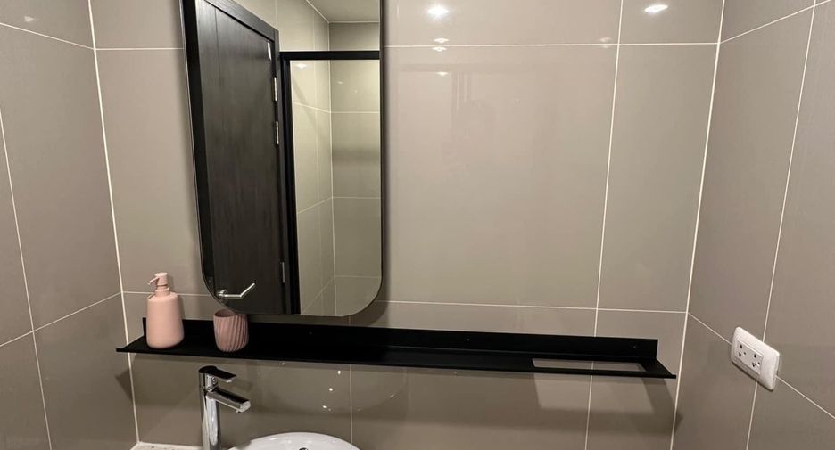 For sale 2 bedrooms condo in Huai Khwang, Bangkok