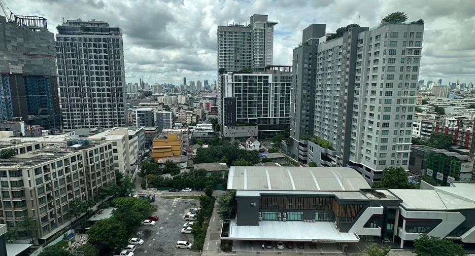 For sale 2 bedrooms condo in Huai Khwang, Bangkok