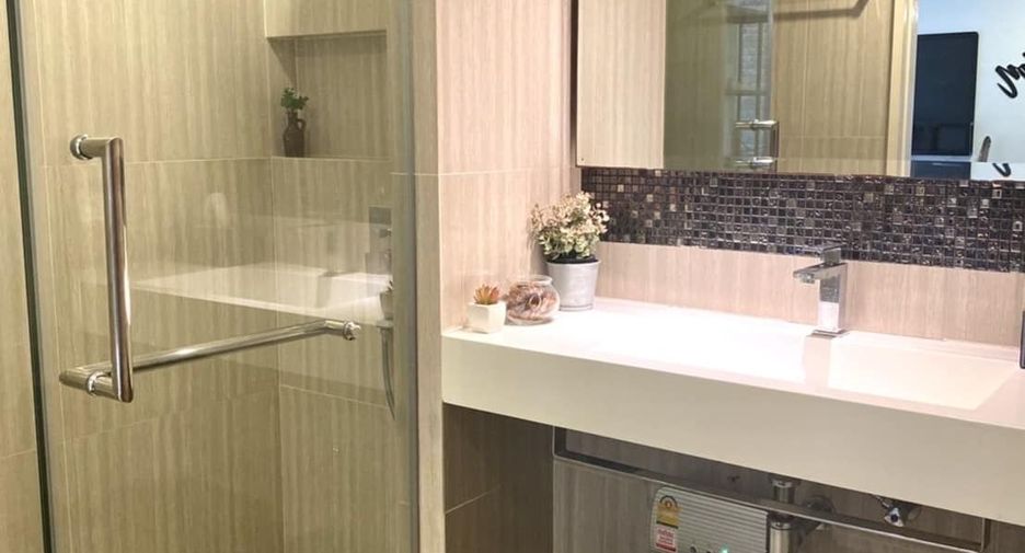 For rent 2 bedrooms condo in Watthana, Bangkok