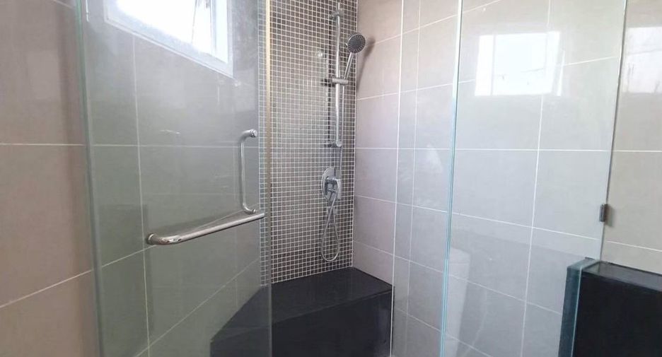 Condo en venta de 2 habitaciones en Huai Khwang, Bangkok