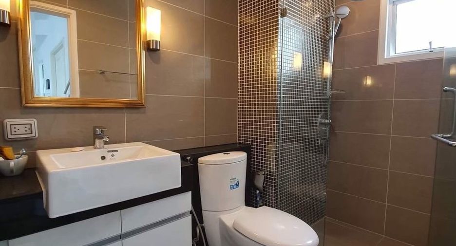 Condo en venta de 2 habitaciones en Huai Khwang, Bangkok