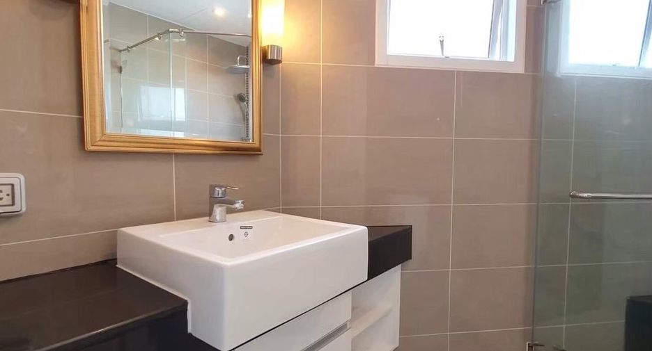 Condo en venta de 2 habitaciones en Huai Khwang, Bangkok