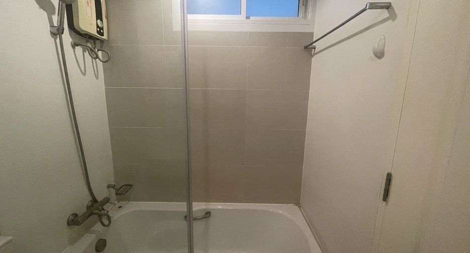 For sale 1 bed condo in Khlong Toei, Bangkok