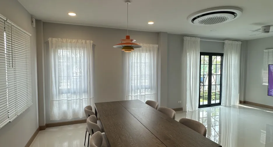 Casa en venta de 4 habitaciones en Bang Phli, Samut Prakan