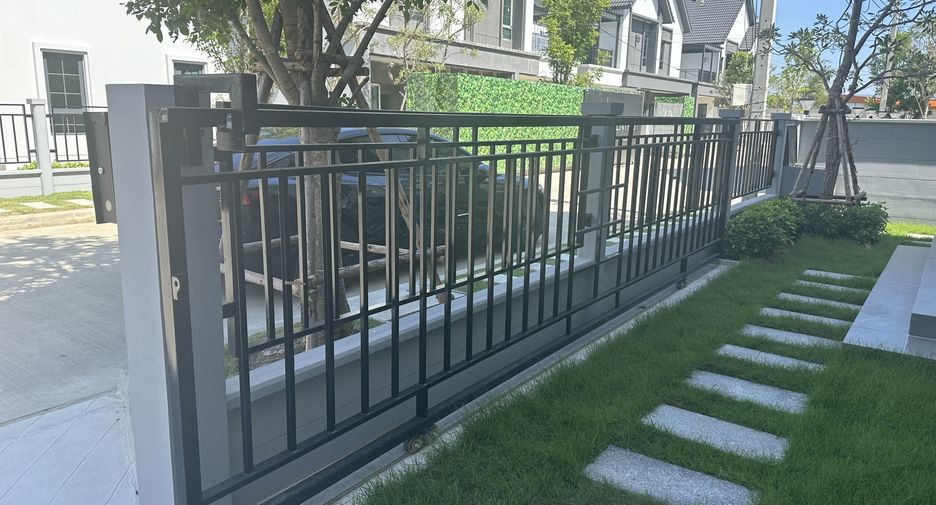 Casa en venta de 4 habitaciones en Bang Phli, Samut Prakan