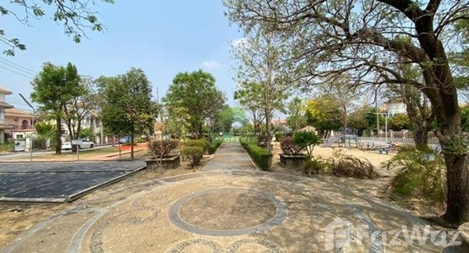 For sale 5 bedrooms house in Khlong Luang, Pathum Thani