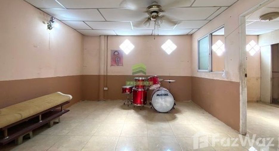 For sale 5 bedrooms house in Khlong Luang, Pathum Thani