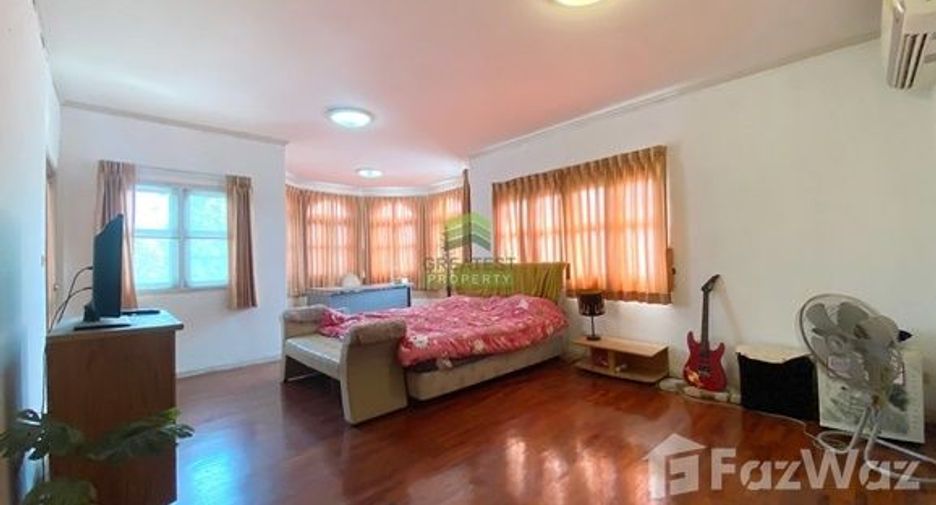 For sale 5 bedrooms house in Khlong Luang, Pathum Thani