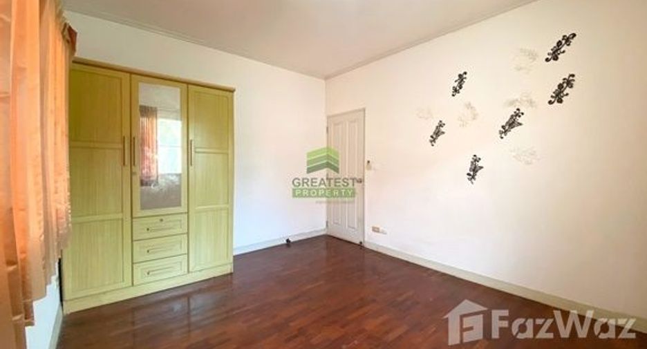 For sale 5 bedrooms house in Khlong Luang, Pathum Thani