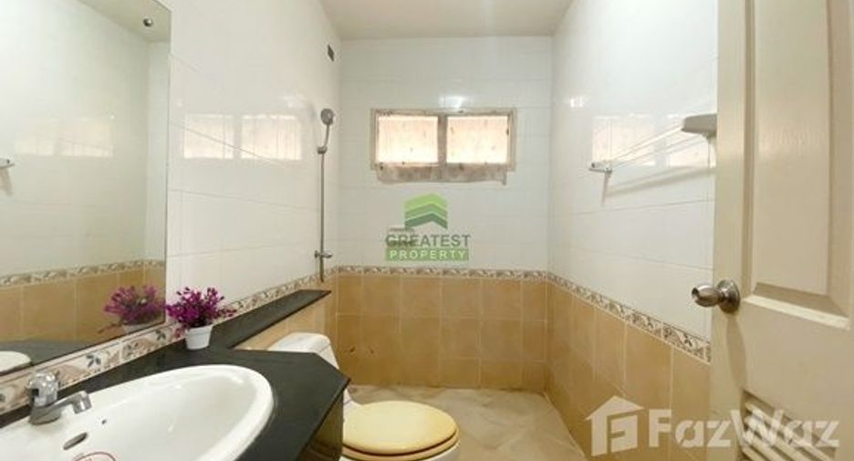 For sale 5 bedrooms house in Khlong Luang, Pathum Thani