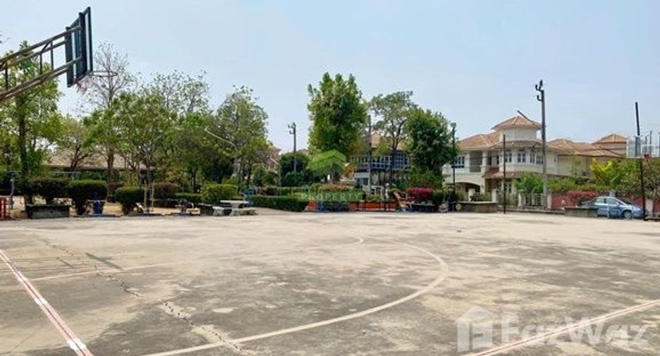 For sale 5 bedrooms house in Khlong Luang, Pathum Thani