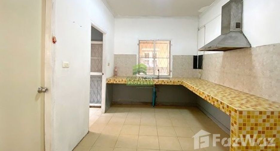 For sale 5 bedrooms house in Khlong Luang, Pathum Thani