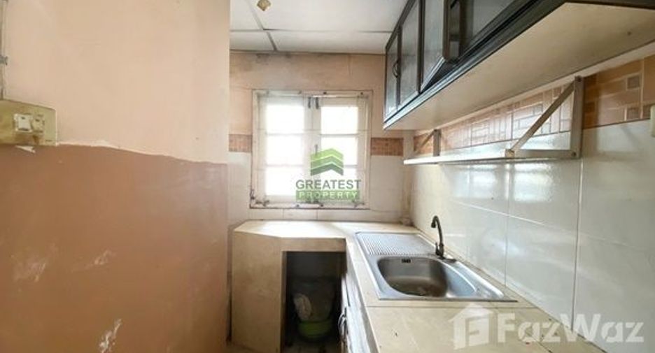 For sale 5 bedrooms house in Khlong Luang, Pathum Thani