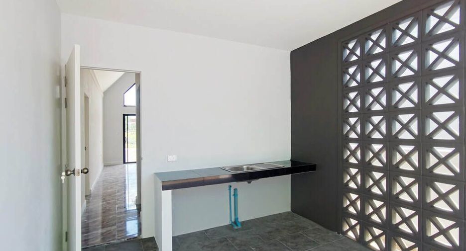 For sale 2 bedrooms house in Mueang Lop Buri, Lopburi