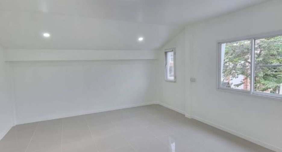 For sale 3 bedrooms townhouse in Pak Kret, Nonthaburi